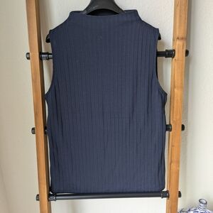 Ann Klein Women's Navy Ribbed Sleeveless Top - Size L